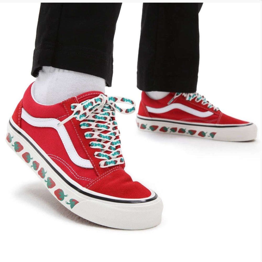 Vans Red White Green Strawberry Lace Up Sneakers Suede Canvas Low Top Old Skool